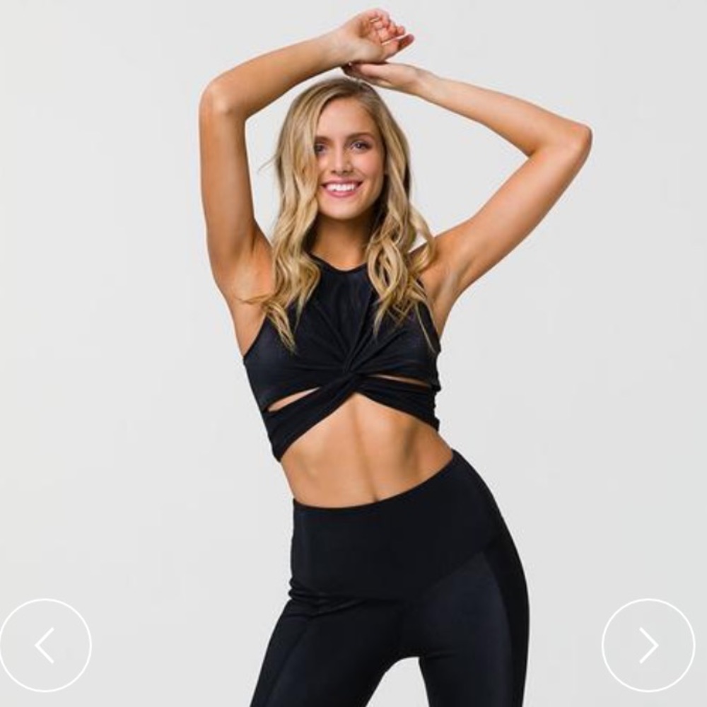 FRONT TWIST CROP TOP - BLACK RIB